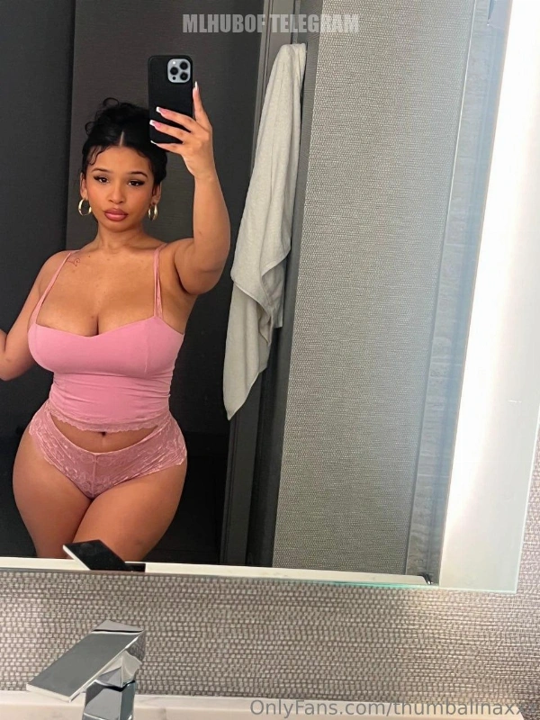 Model ThumbAlinaXXX