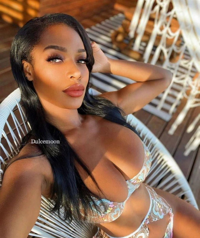 Dulce moon she is a top class baddie and extremely wild grab her newest full 20gb paid collection