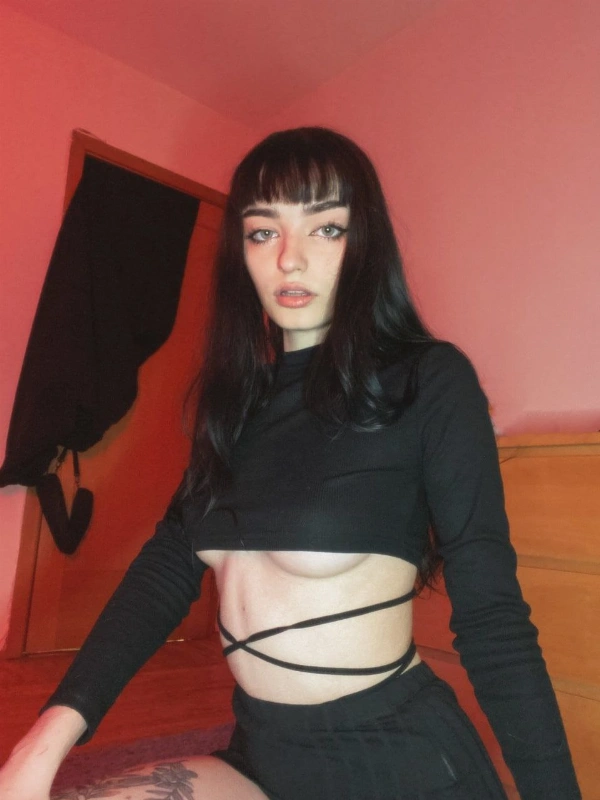 ‍ Yourpersonalwaifu ‍