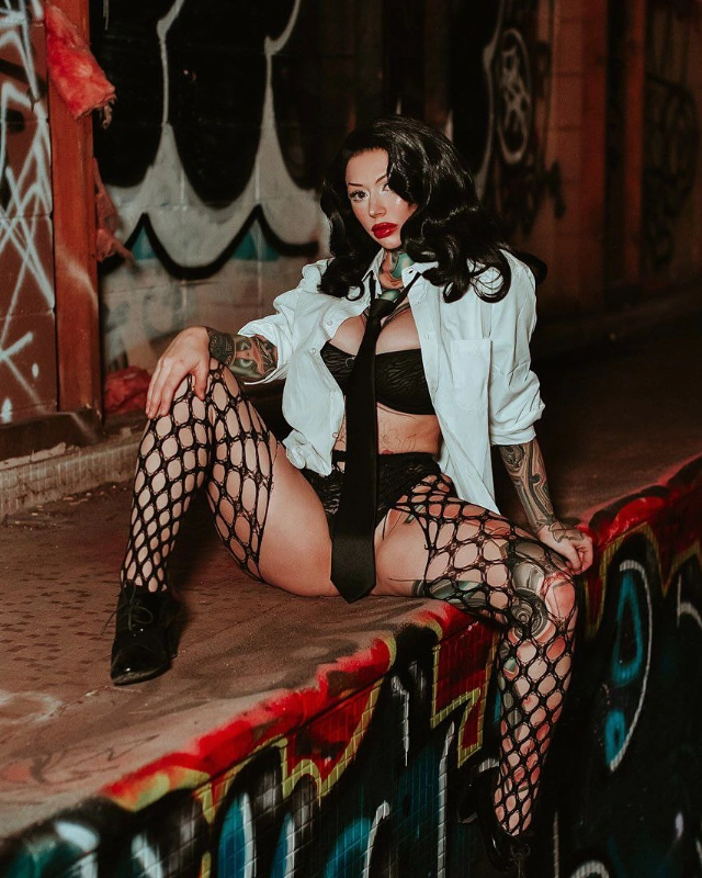 Pinup pixie