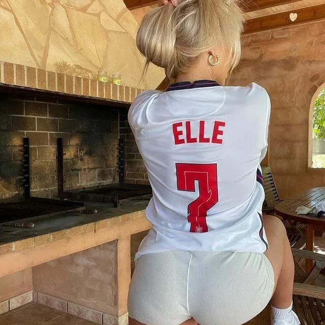 Elle Brooke