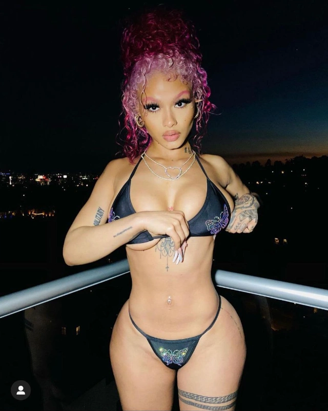 India love a stunning celebrity Model with a Amaizing body , hot collection grab it Asap