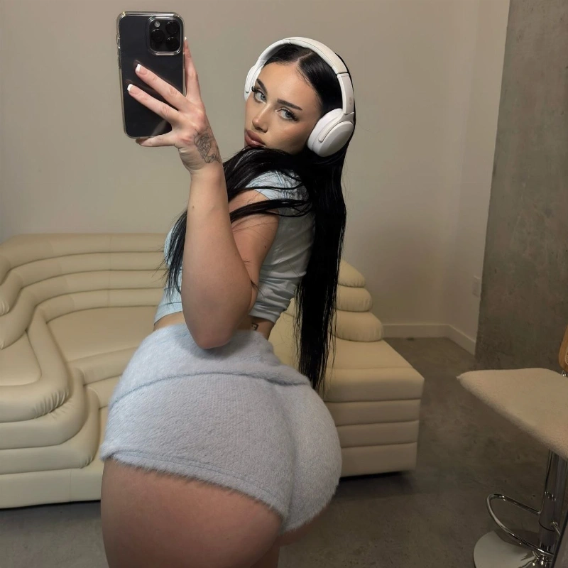 Auhneesh Nicole