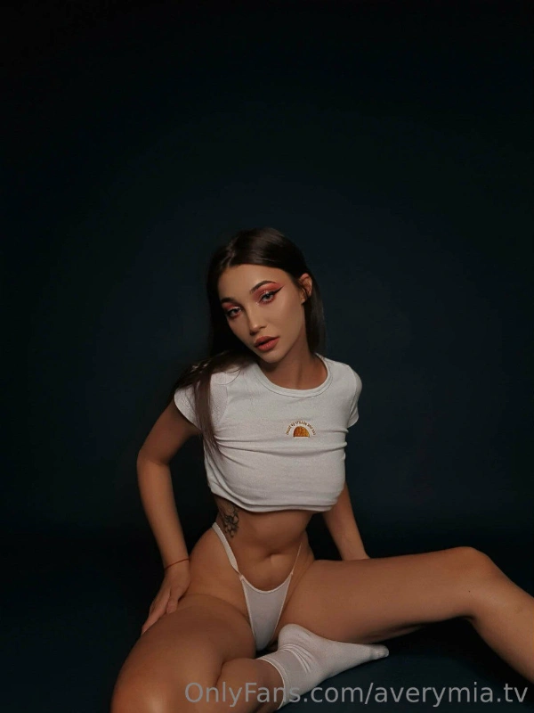 Avery Mia