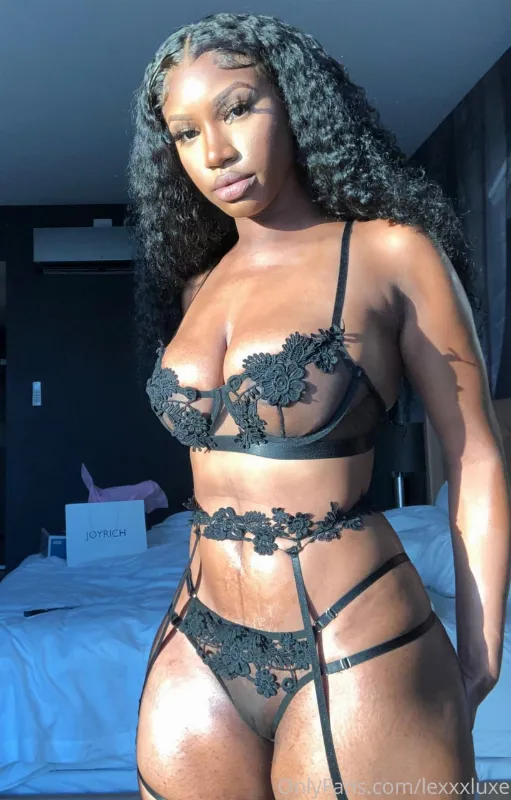  LexxxLuxe 