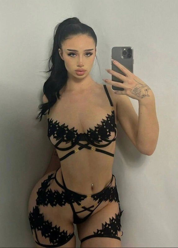 Auhneesh Nicole