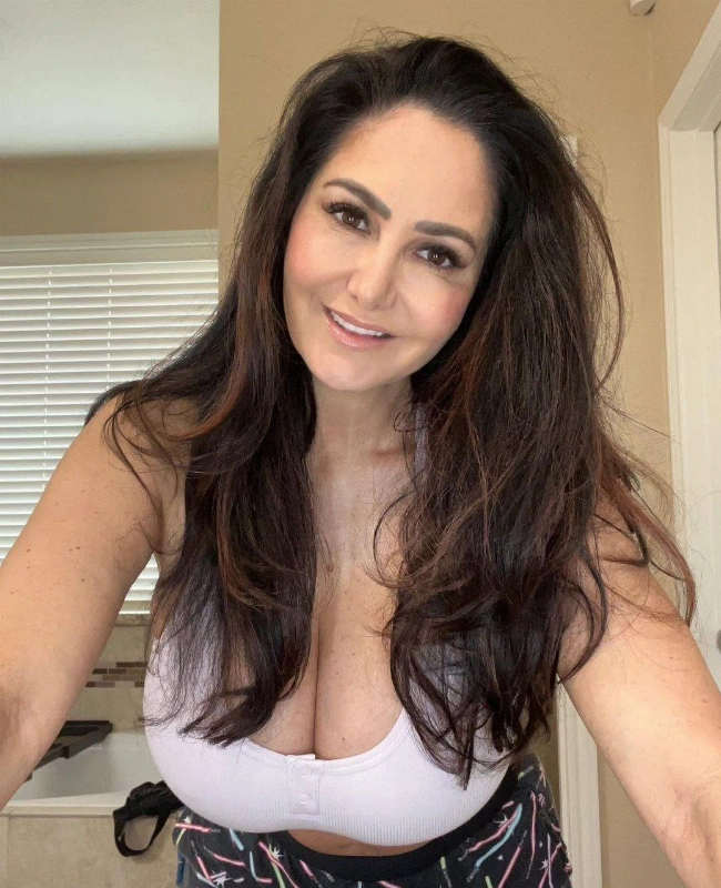 Ava Adams 