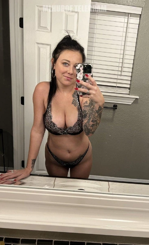 Model thekinkycooks