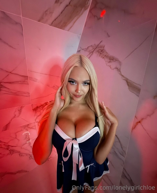 chloe_collins