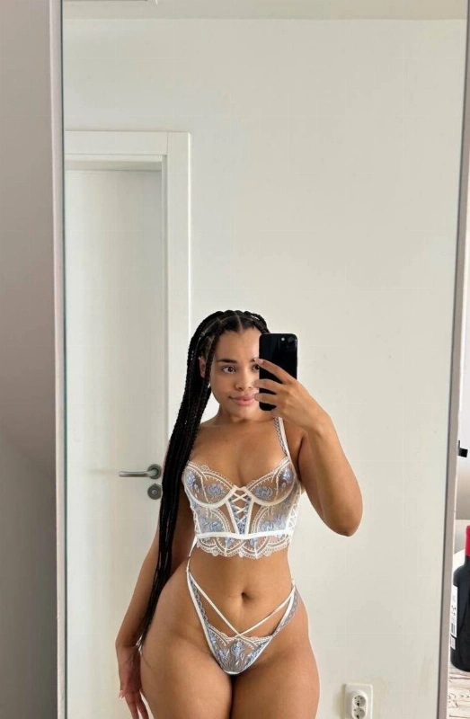 ‍ AngelaInCollege ‍