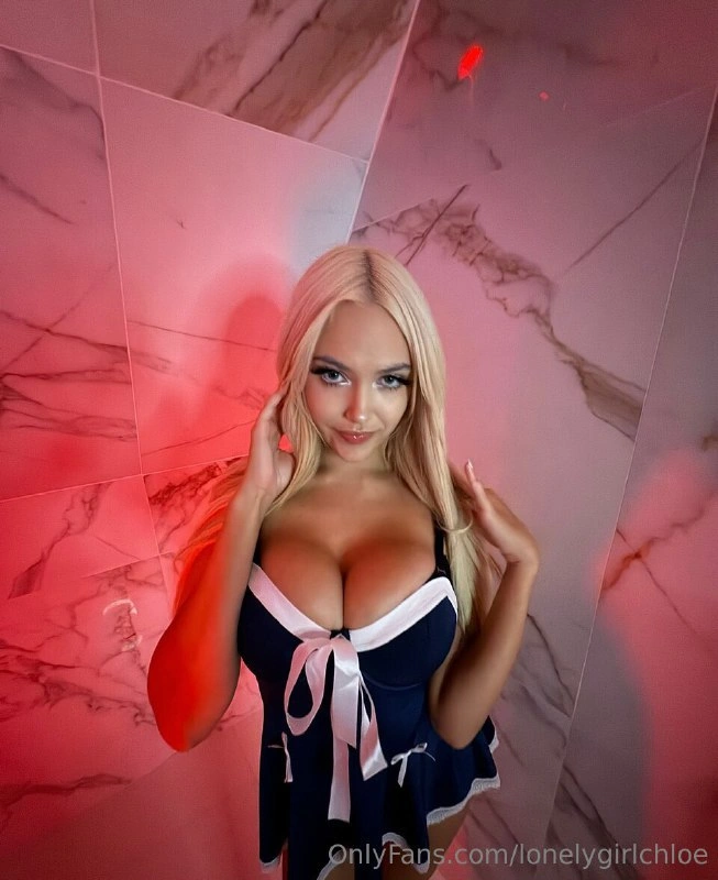 chloe_collins