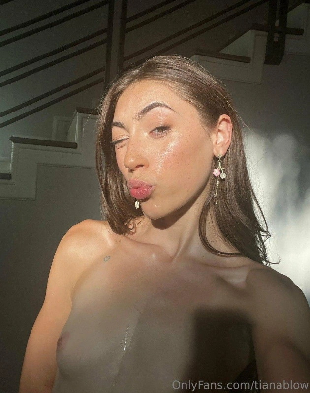  Tiana Blow