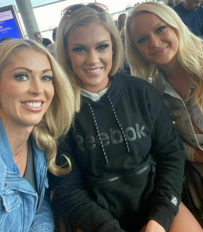 The H0twife Tour